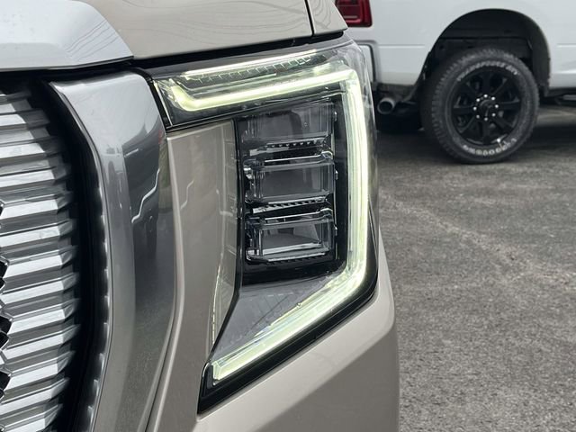 Used 2021 GMC Yukon Denali w/ Denali Premium Package image 9