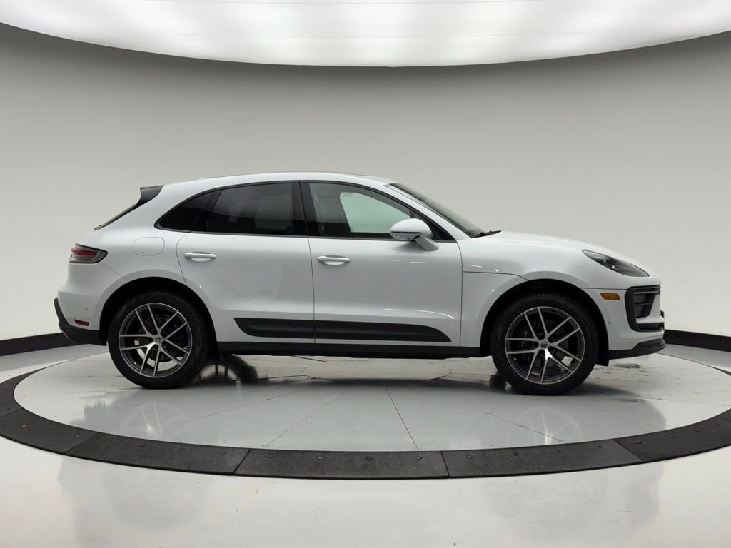 Used 2024 Porsche Macan image 8