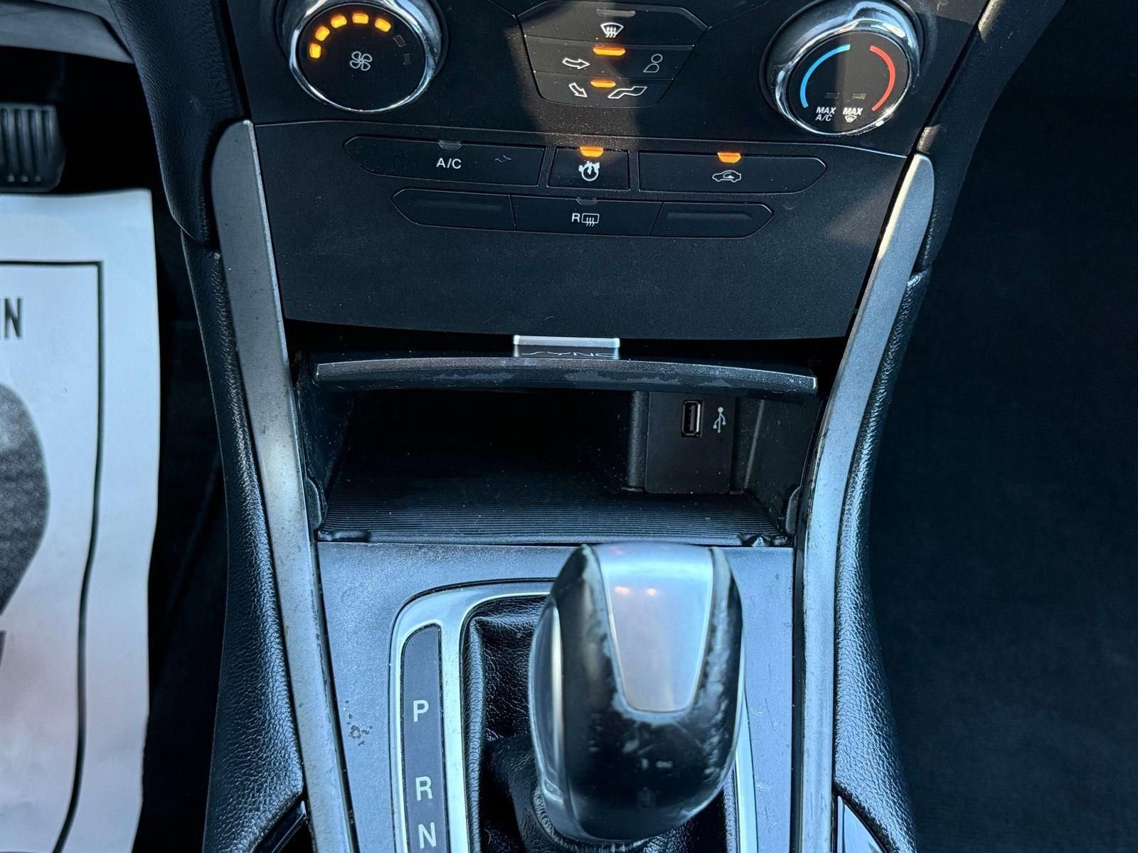 Used 2017 Ford Edge SE image 50