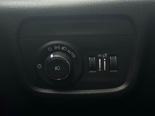 Used 2022 Jeep Grand Cherokee Overland w/ Adv Protech Group III image 33