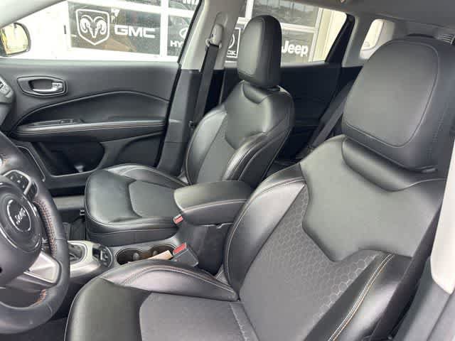 Used 2018 Jeep Compass Latitude w/ Popular Equipment Group AWD/4WD image 3