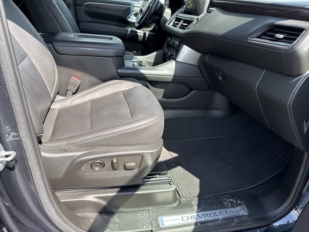 Used 2022 Chevrolet Tahoe LT w/ LT Signature Package AWD/4WD image 13