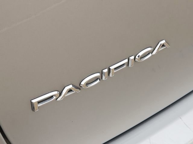 Used 2023 Chrysler Pacifica Limited FWD image 9