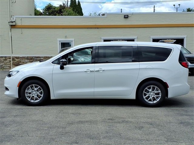 New 2026 Chrysler Voyager LX image 4