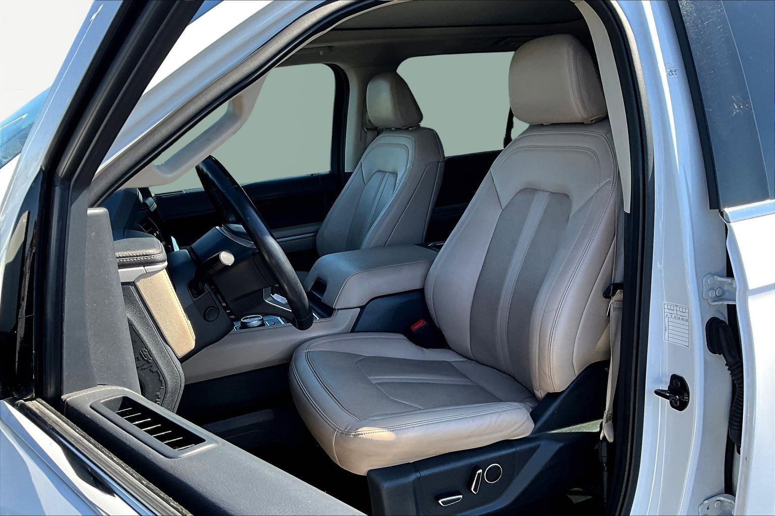 Used 2023 Ford Expedition Limited image 21