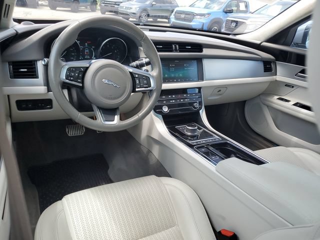 Used 2020 Jaguar XF Prestige AWD/4WD image 10