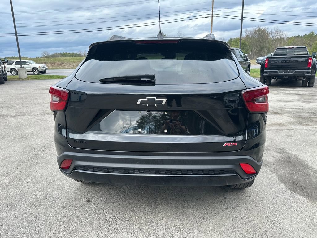 Used 2024 Chevrolet Trax RS w/ Sunroof Package image 4