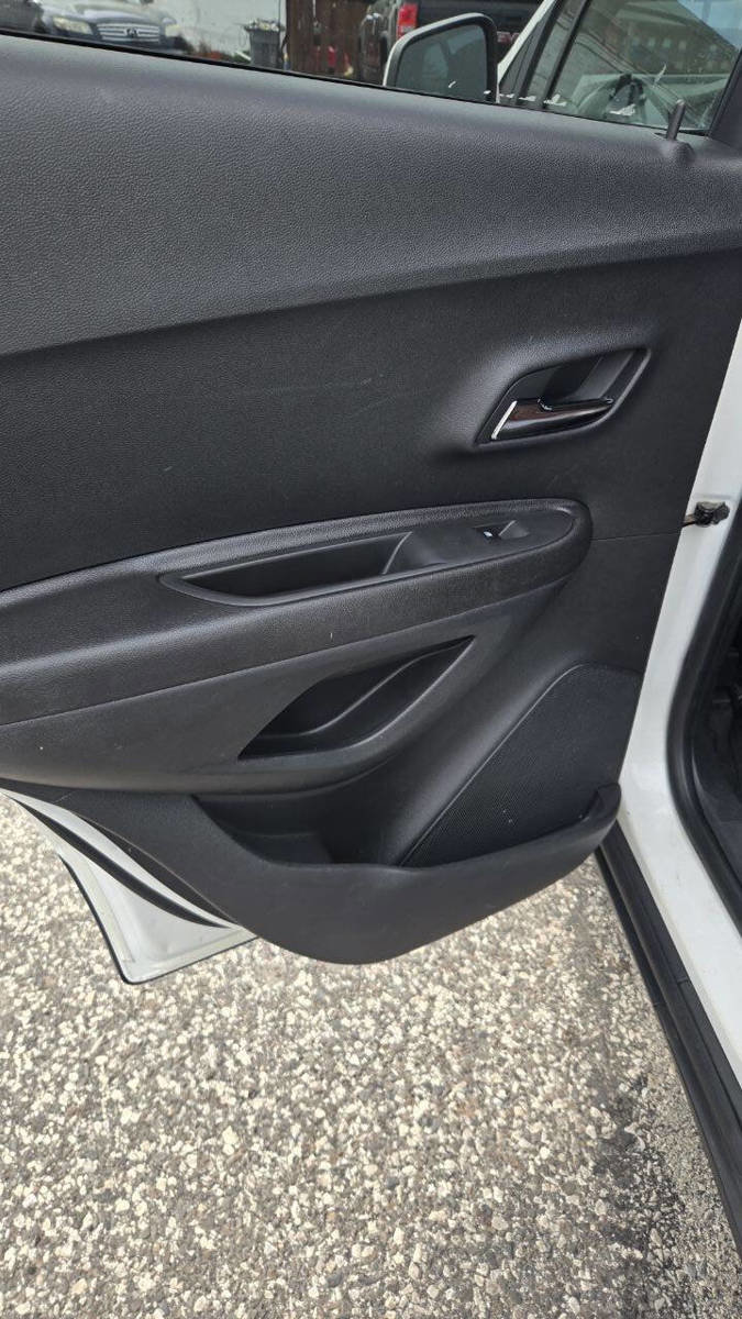 Used 2015 Chevrolet Trax LTZ w/ LPO, Protection Package AWD/4WD image 11