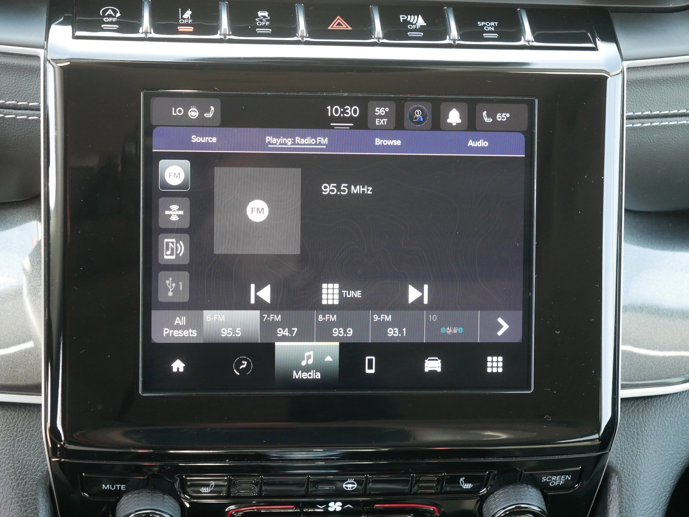 Used 2023 Jeep Grand Cherokee Laredo w/ Luxury Tech Group I image 22