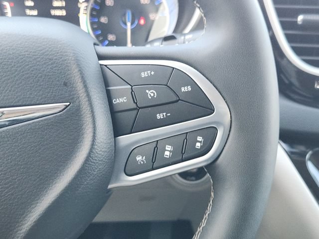 Used 2024 Chrysler Pacifica Touring-L FWD image 27