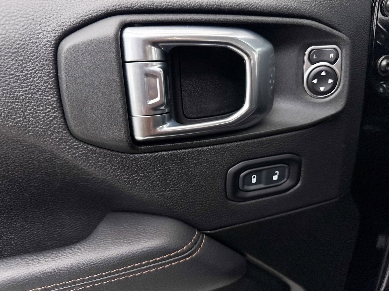 Used 2023 Jeep Wrangler Unlimited Rubicon 392 w/ Xtreme Recon 35" Tire Package image 27