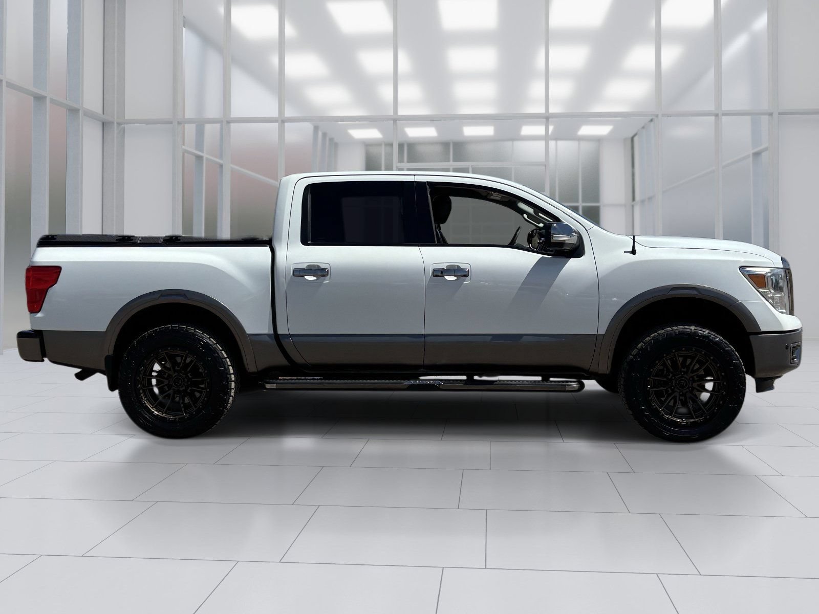 Used 2018 Nissan Titan Platinum Reserve w/ Platinum Utility Package AWD/4WD image 7