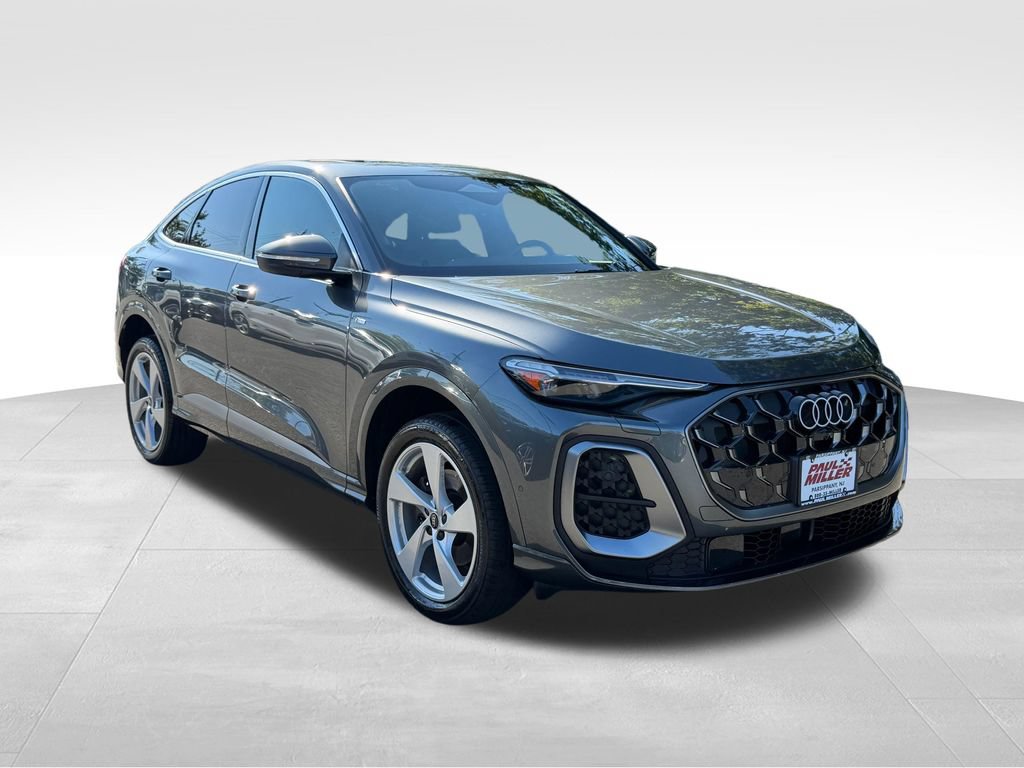 Used 2025 Audi Q5 Premium Plus w/ Premium Plus AWD/4WD image 3