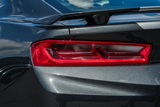Used 2018 Chevrolet Camaro SS RWD image 8