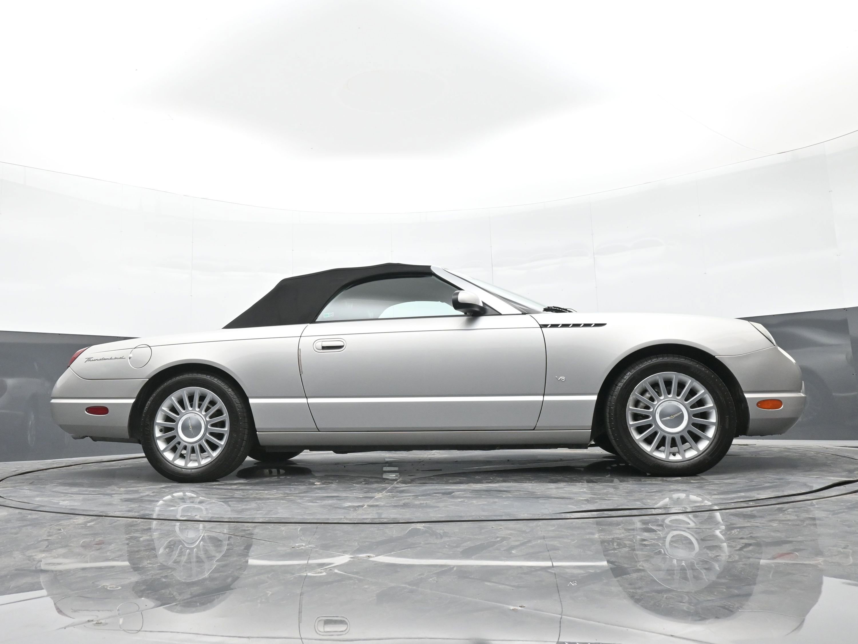 Used 2004 Ford Thunderbird Base image 36