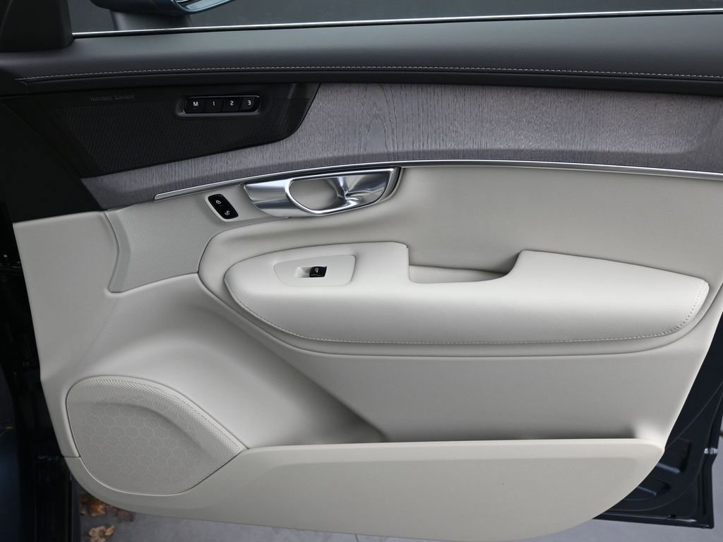 New 2026 Volvo XC90 B6 Ultra w/ Protection Package image 14