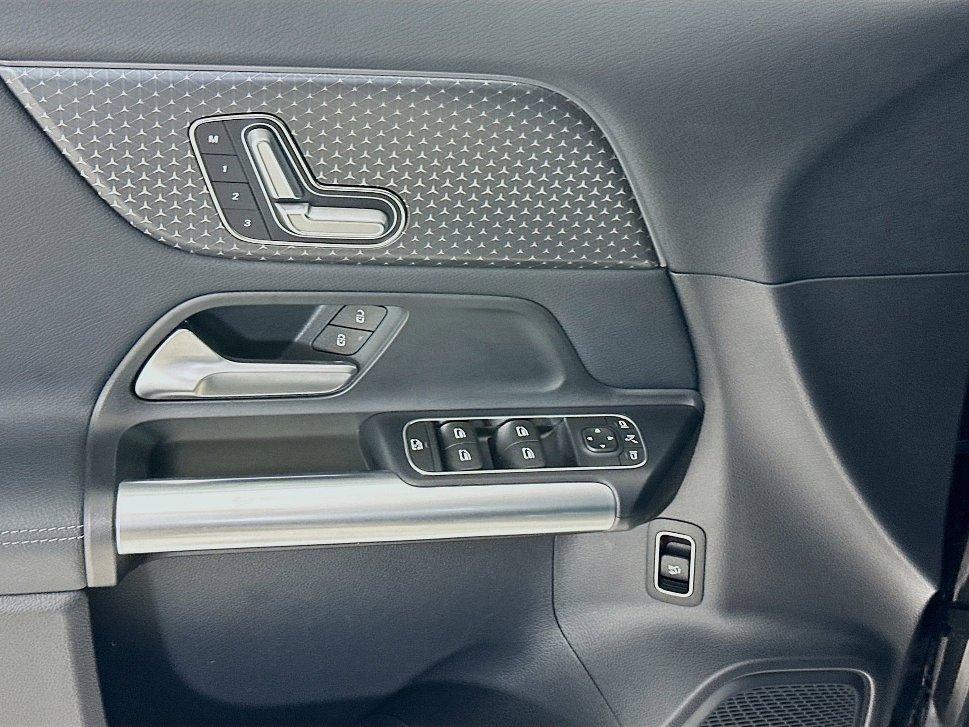 Used 2025 Mercedes-Benz GLA 250 image 18