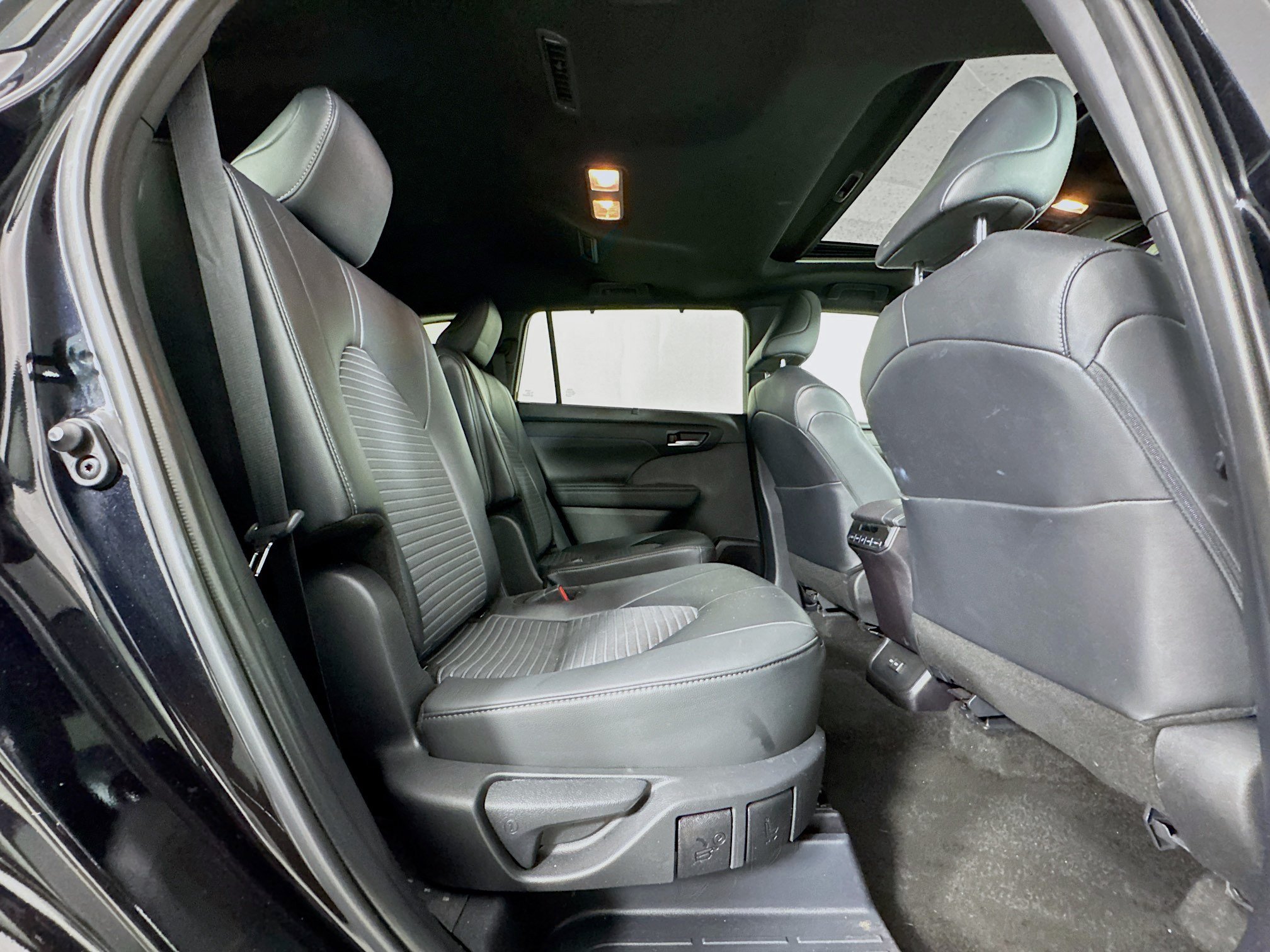 Certified 2025 Toyota Highlander XSE AWD/4WD image 29
