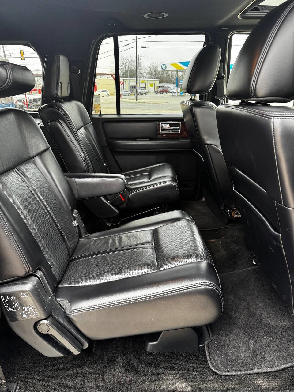 Used 2017 Lincoln Navigator L Select image 17
