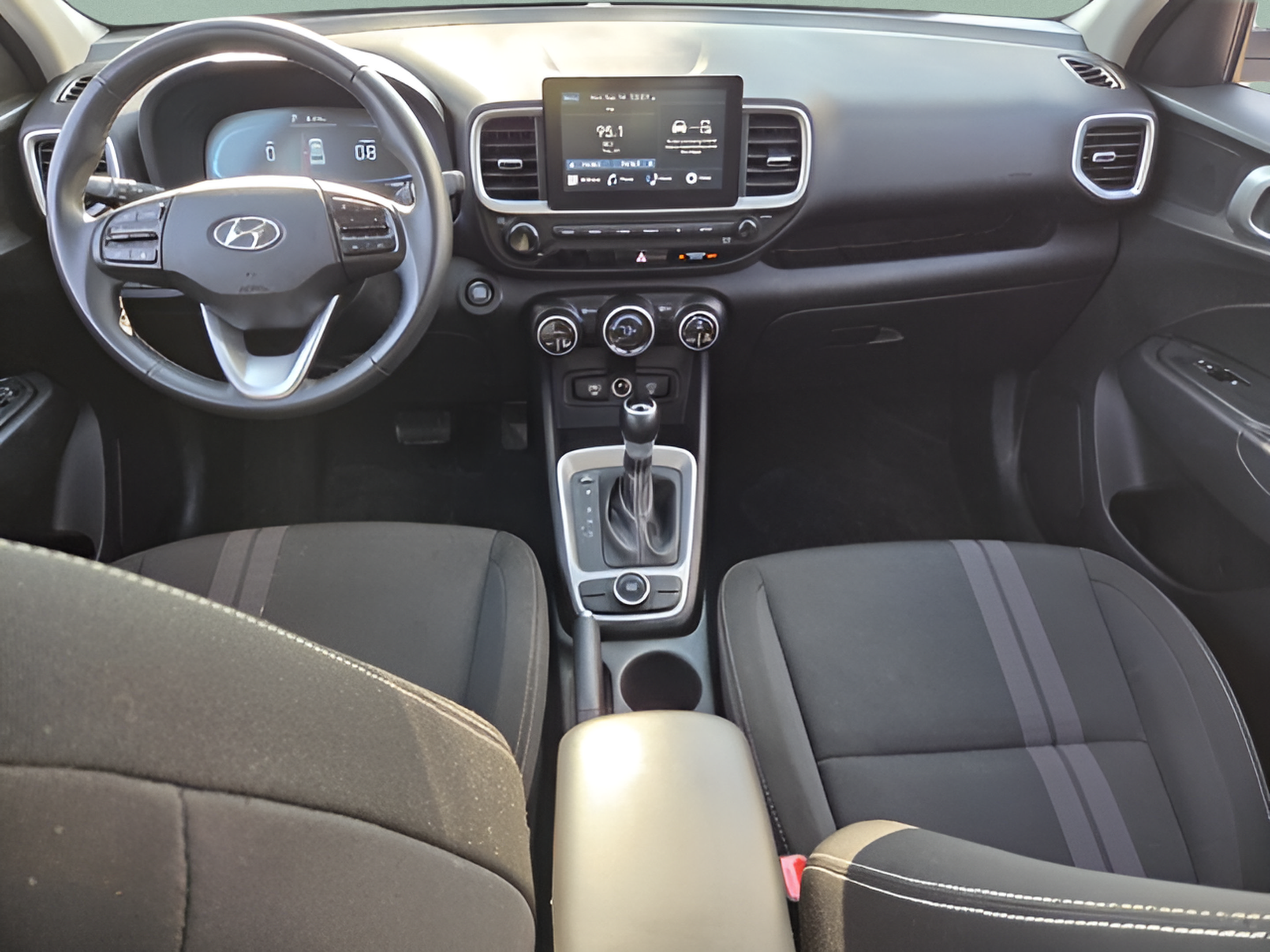 Used 2025 Hyundai Venue SEL FWD image 12