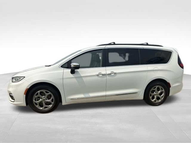 Used 2023 Chrysler Pacifica Limited FWD image 16