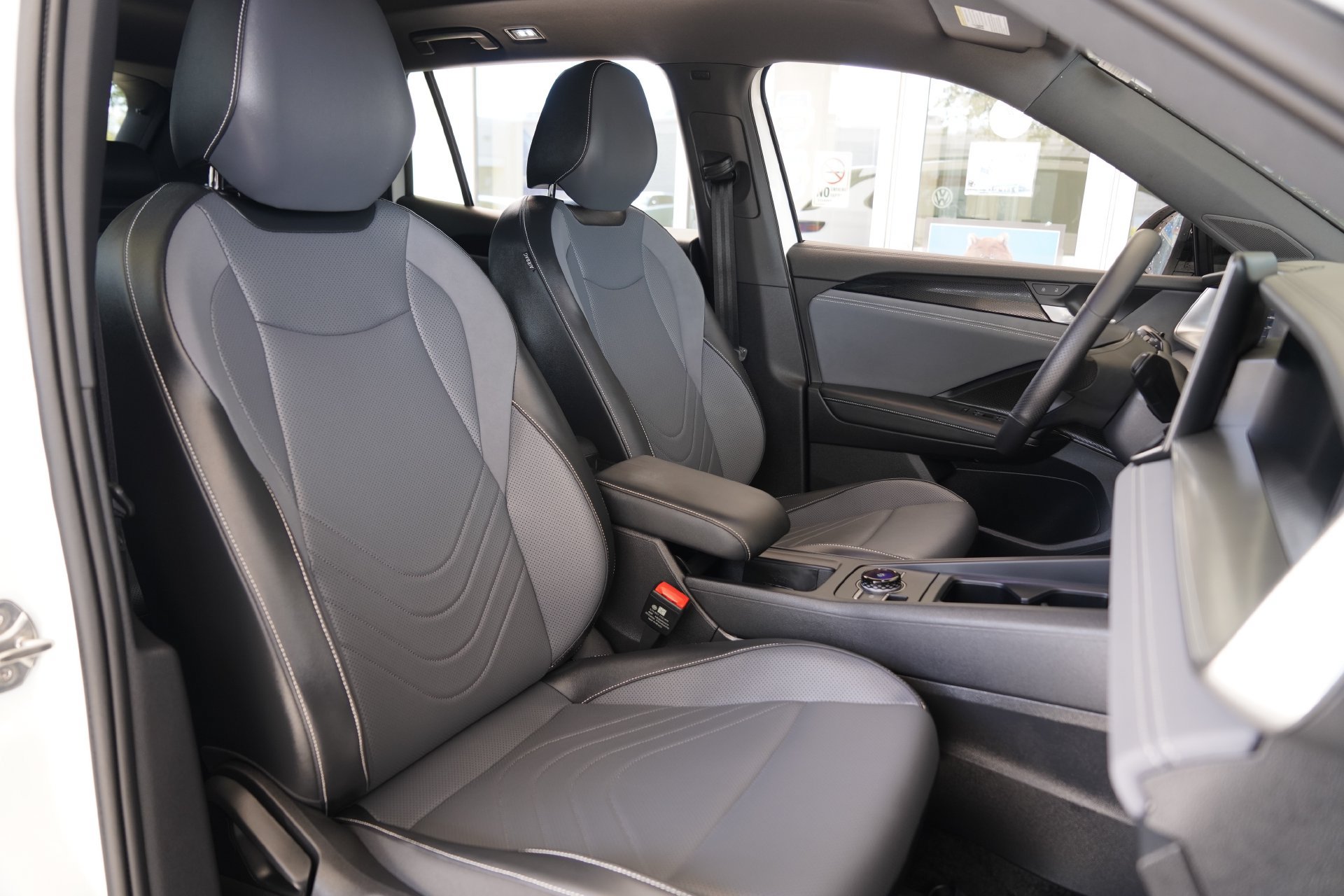Certified 2026 Volkswagen Tiguan SE R-Line FWD image 24