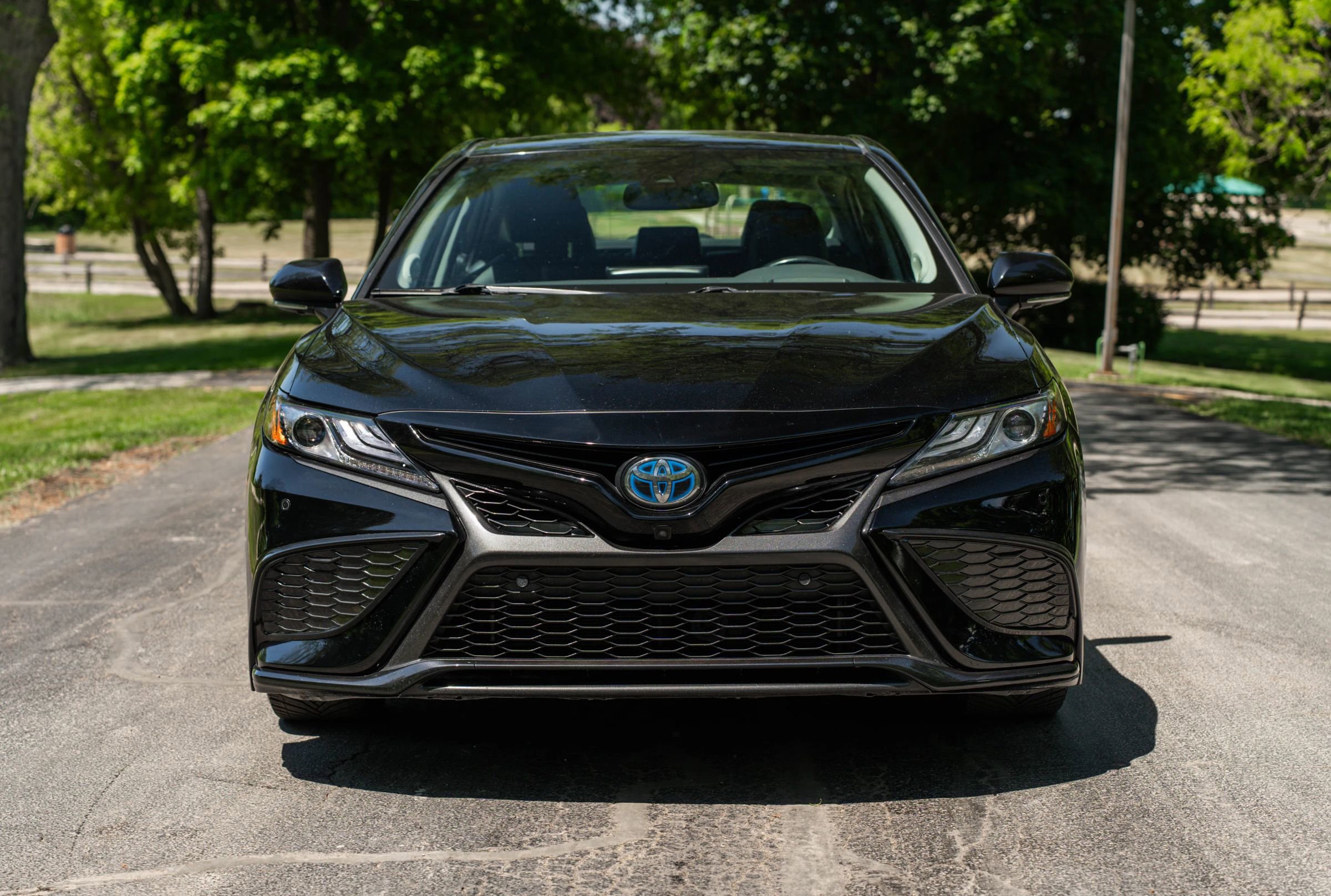 Used 2022 Toyota Camry XSE w/ Navigation Upgrade Package FWD image 2