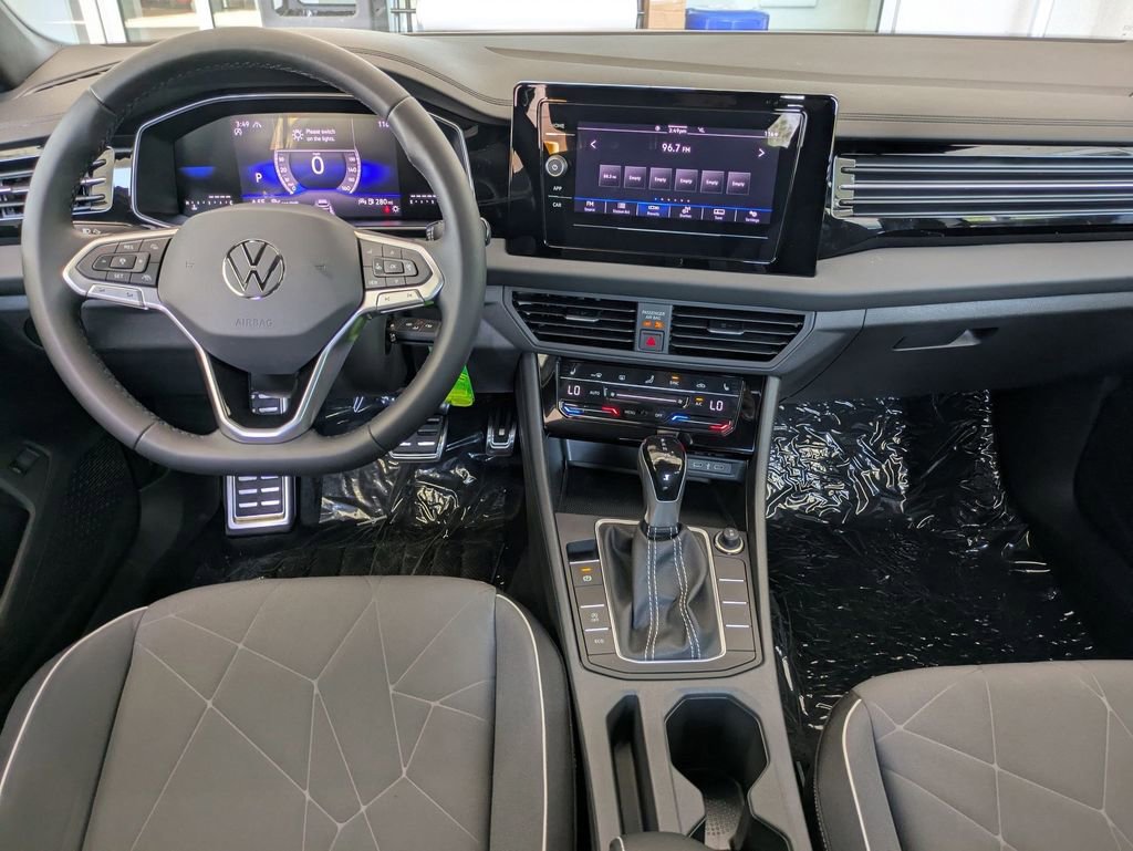 Certified 2025 Volkswagen Jetta Sport FWD image 18