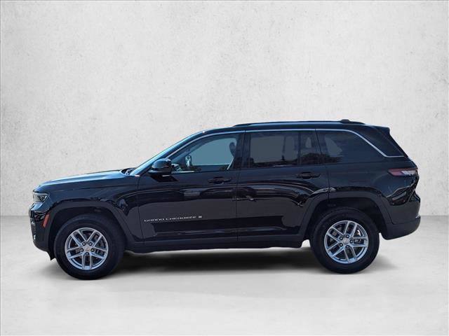 Used 2023 Jeep Grand Cherokee Laredo AWD/4WD image 9