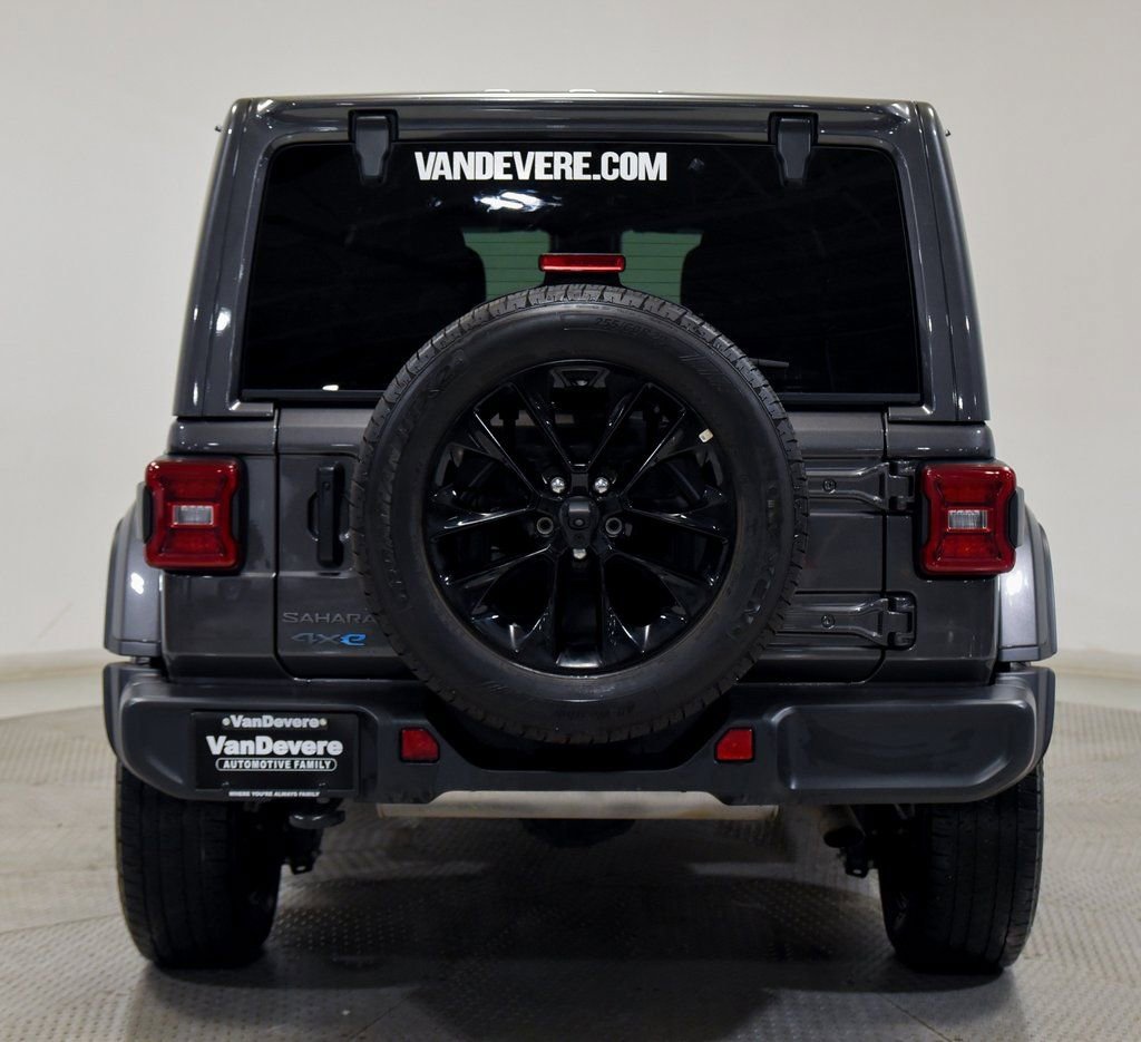 Used 2025 Jeep Wrangler Unlimited Sahara AWD/4WD image 11