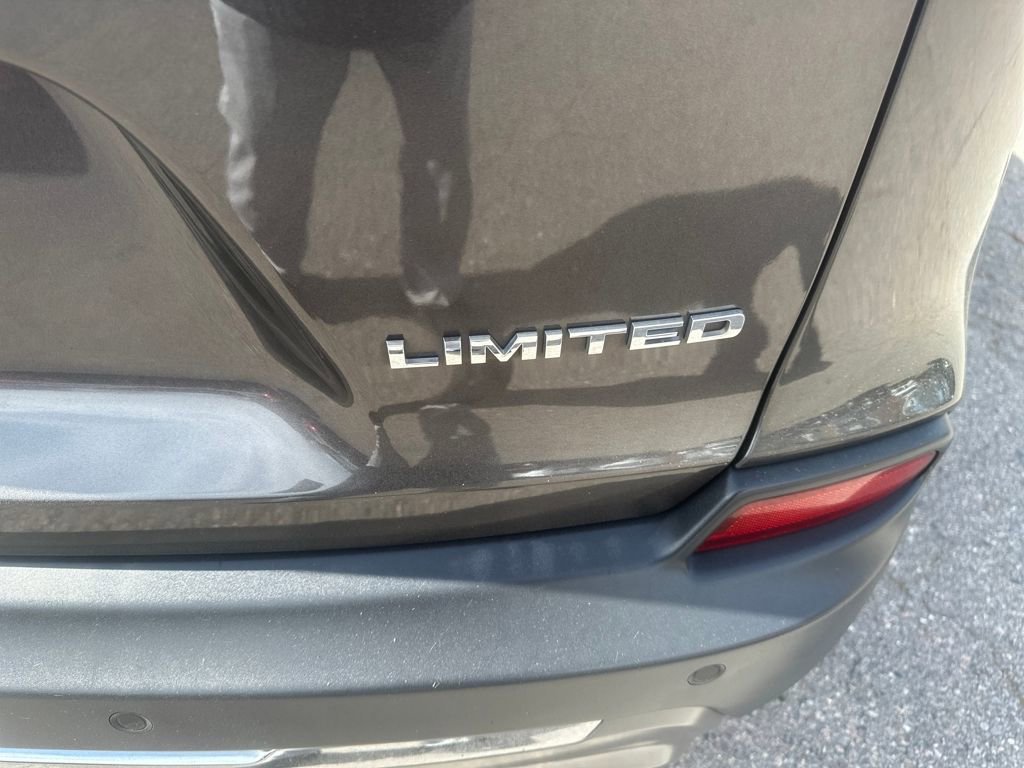 Used 2019 Jeep Cherokee Limited image 23