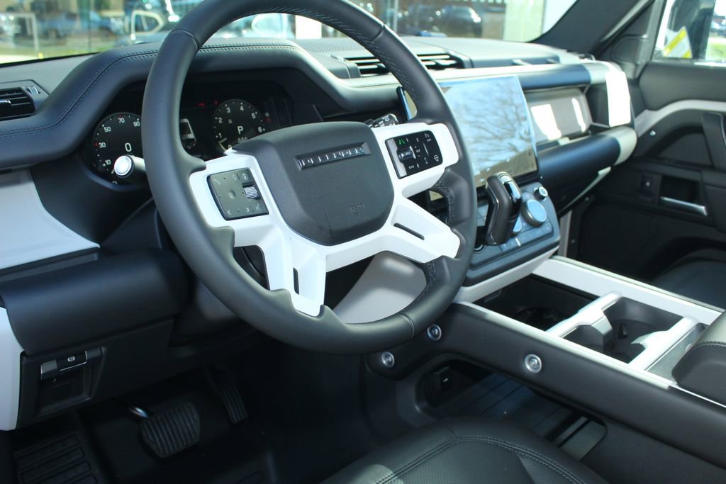 New 2026 Land Rover Defender 130 X-Dynamic SE image 13