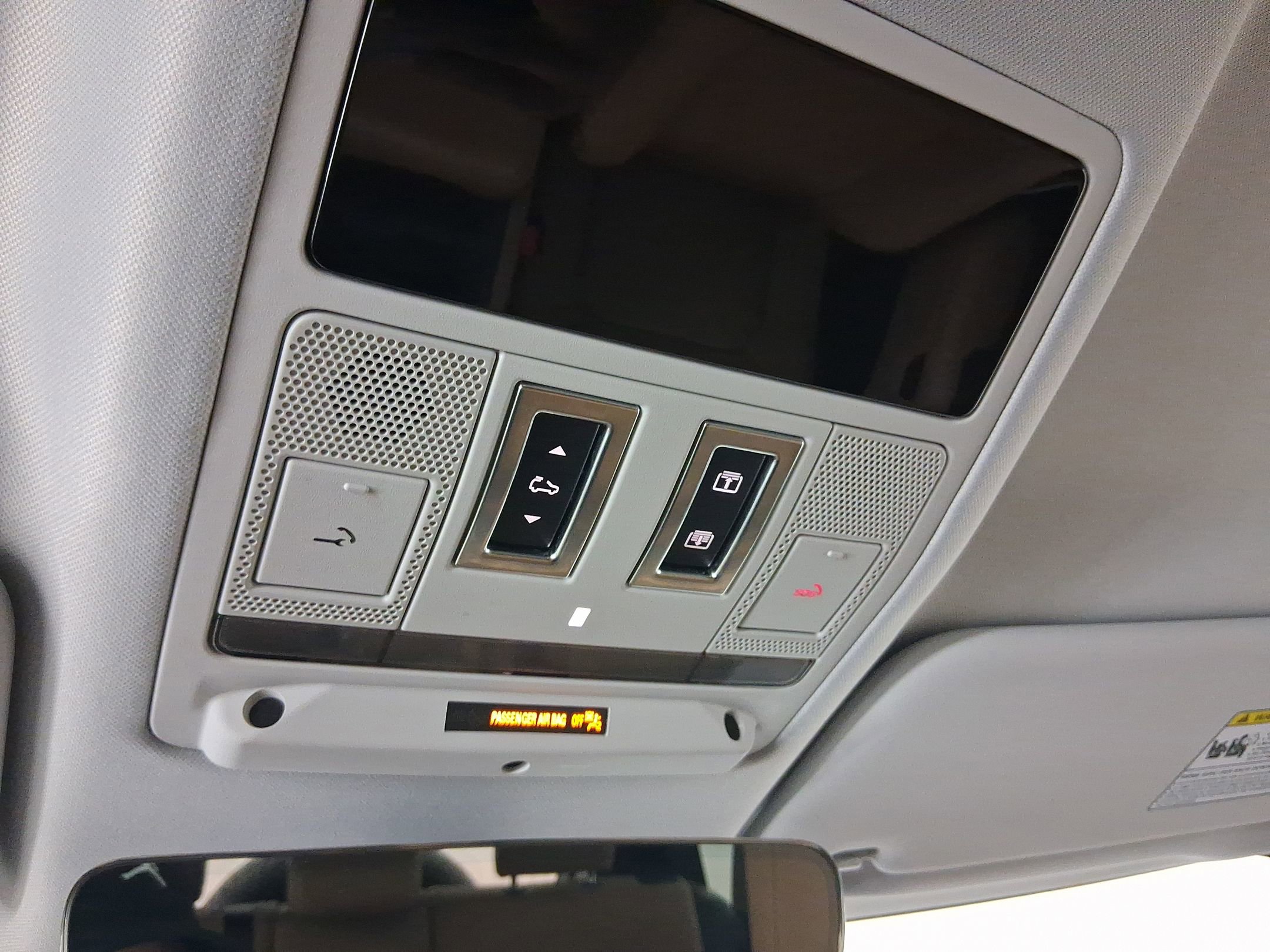 Used 2025 Land Rover Defender 90 S image 16