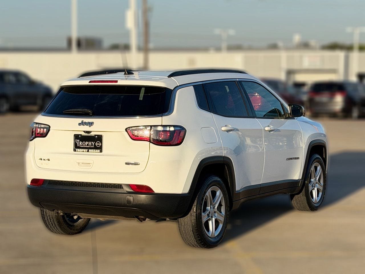 Used 2023 Jeep Compass Latitude w/ Convenience Group AWD/4WD image 6