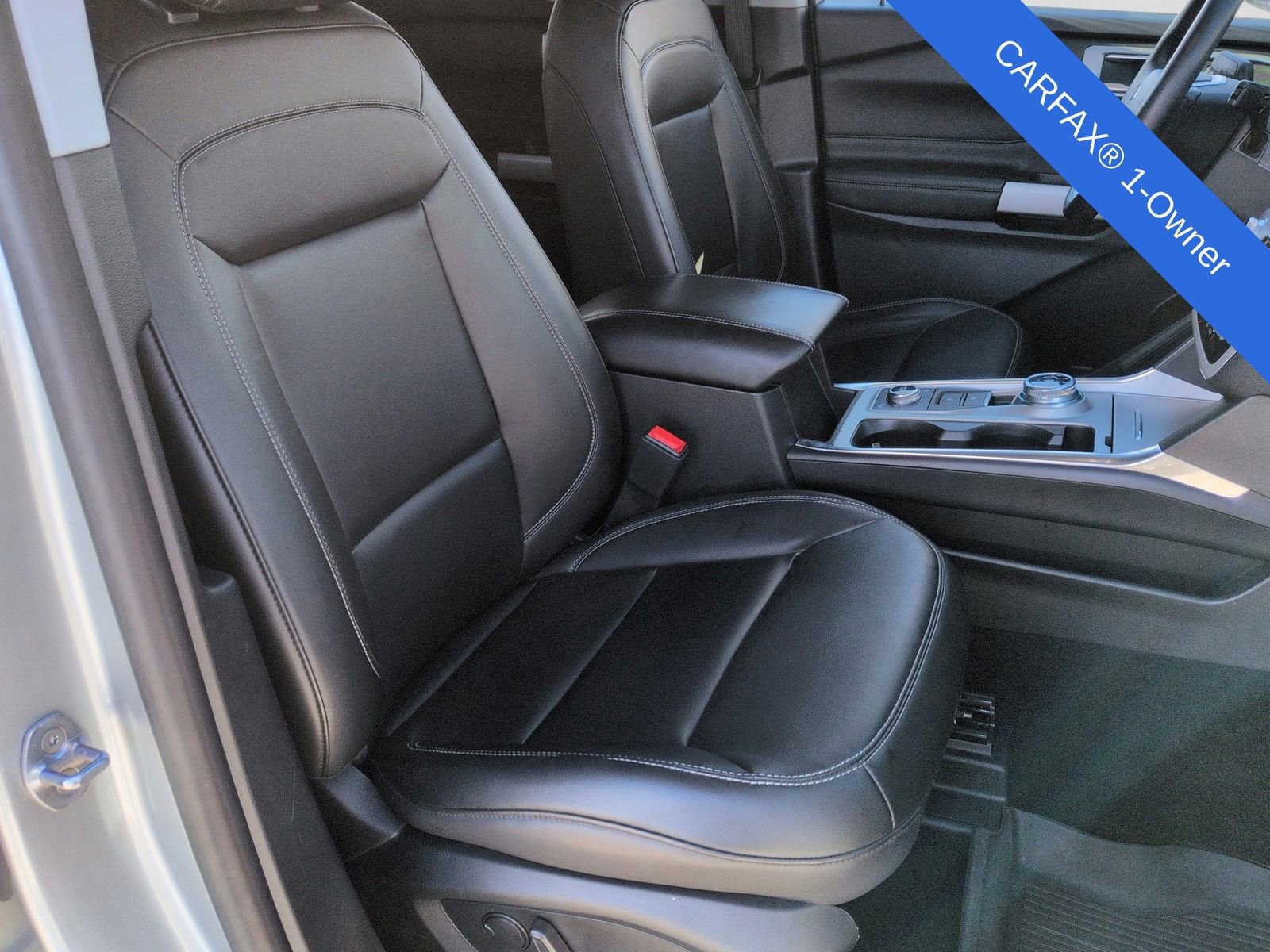 Used 2024 Ford Explorer XLT w/ Equipment Group 202A image 27
