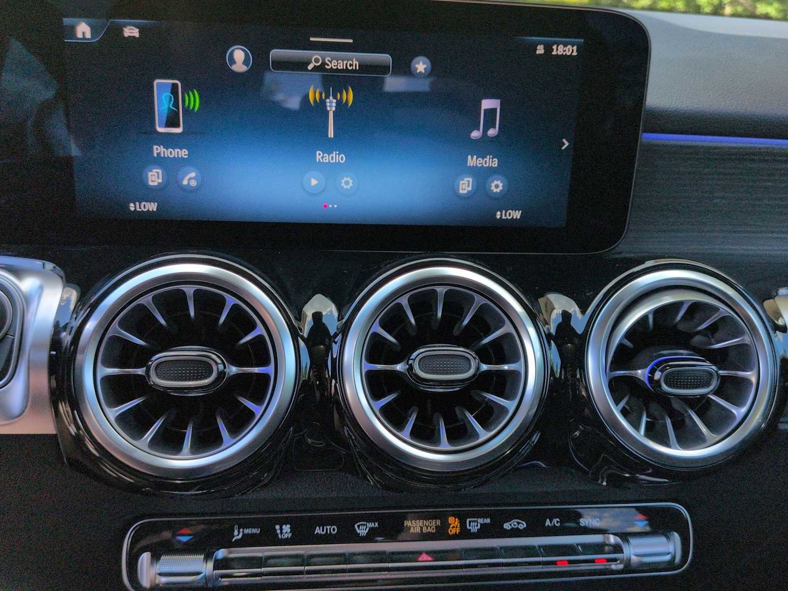 Used 2026 Mercedes-Benz GLB 250 4MATIC image 28