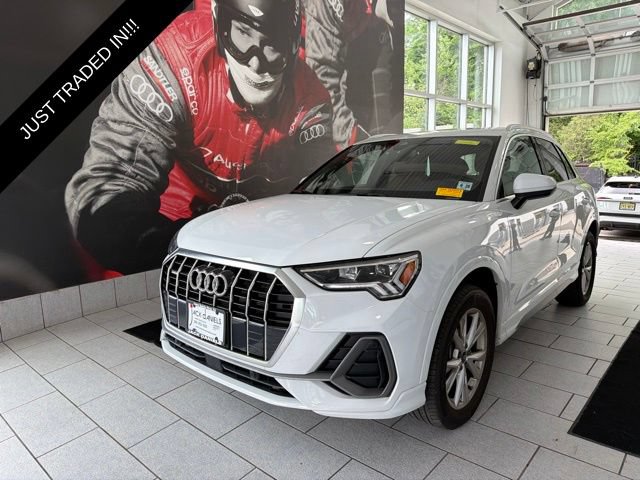 Used 2023 Audi Q3 2.0T Premium w/ Convenience Package AWD/4WD image 1