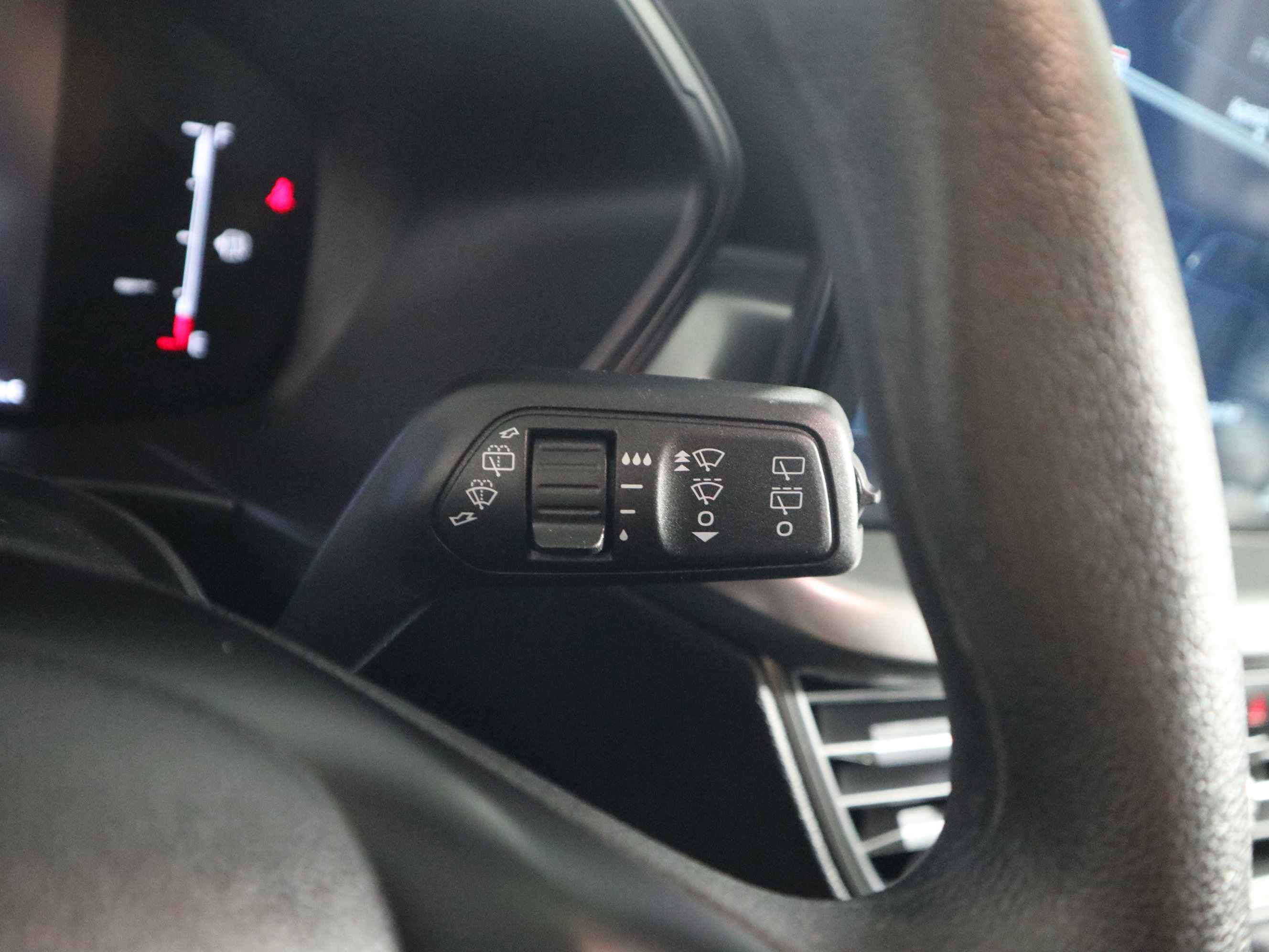 Used 2025 Ford Escape Active w/ Tech Pack #1 AWD/4WD image 25