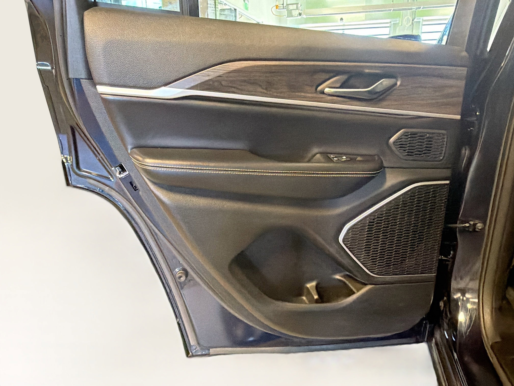 Used 2024 Jeep Grand Cherokee Limited 4xe image 27