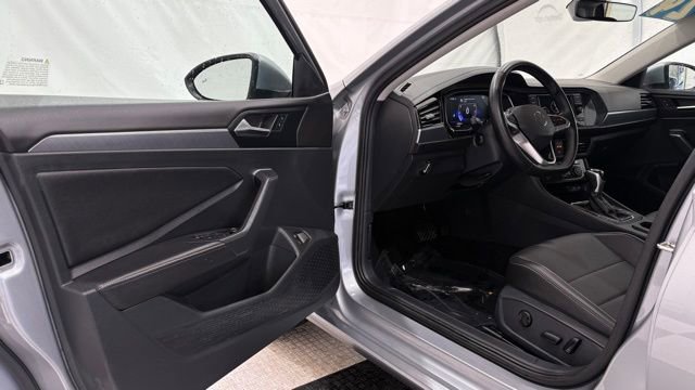 Used 2024 Volkswagen Jetta SE image 30