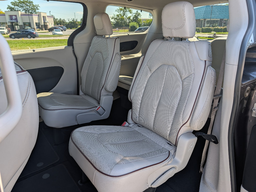 Used 2020 Chrysler Pacifica Limited FWD image 18
