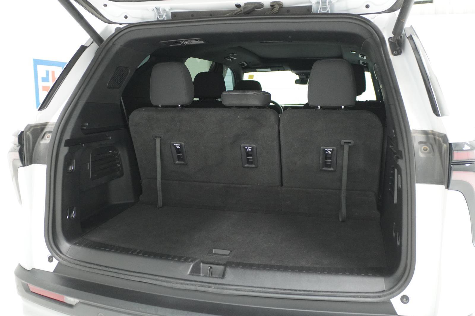 Used 2024 Chevrolet Traverse LT FWD image 9