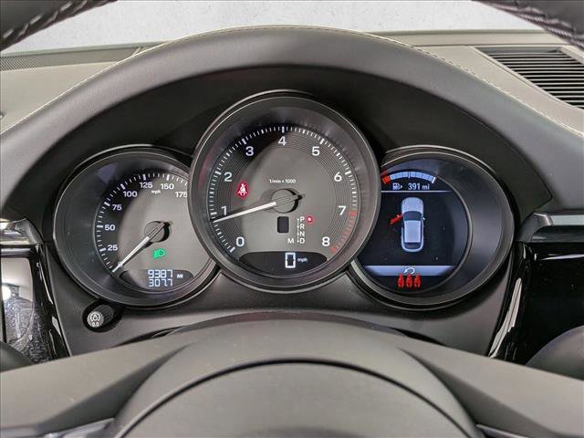 Certified 2025 Porsche Macan image 16