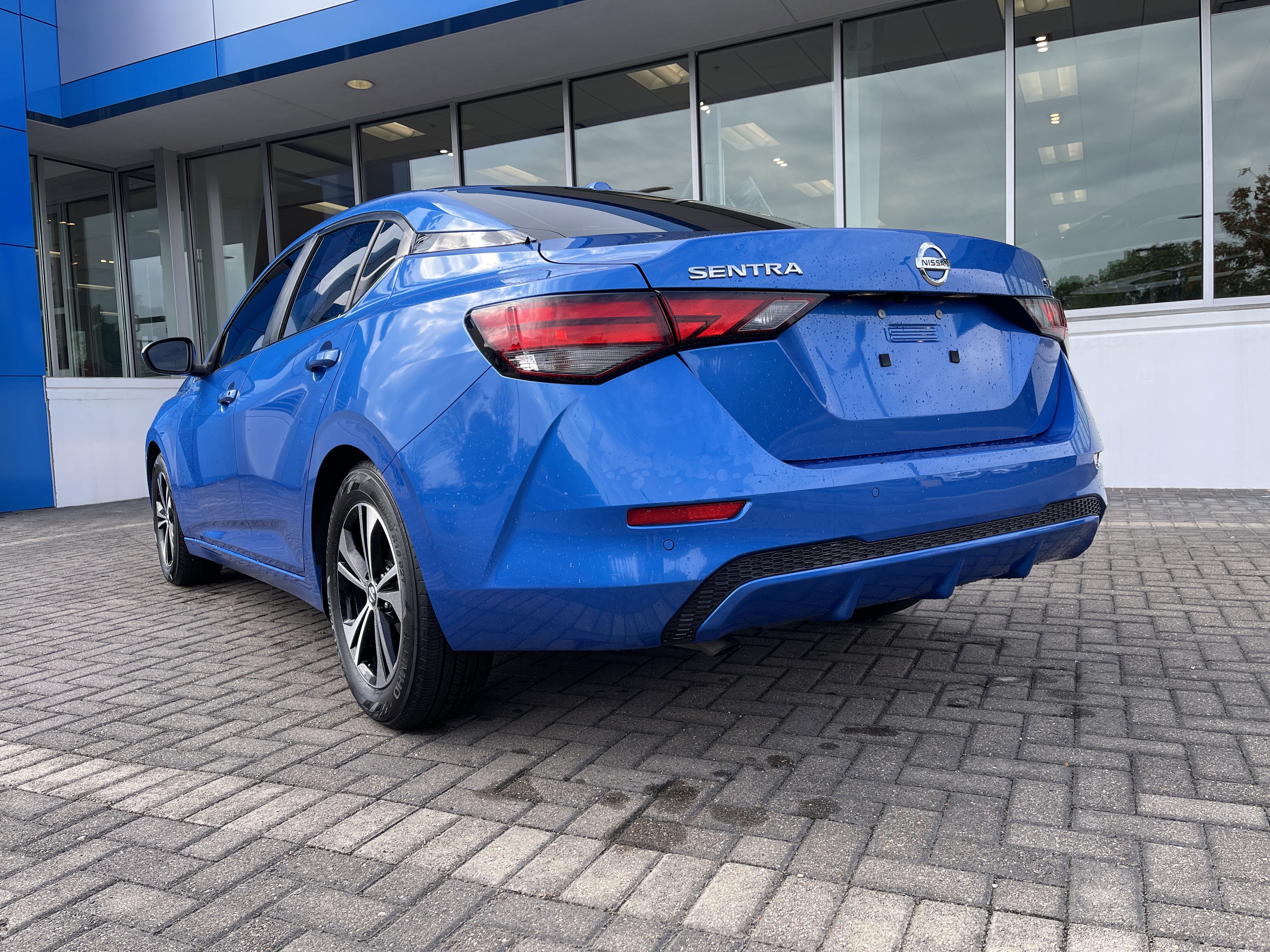 Used 2022 Nissan Sentra SV image 3