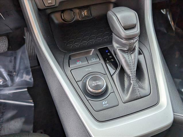 Used 2025 Toyota RAV4 LE image 12