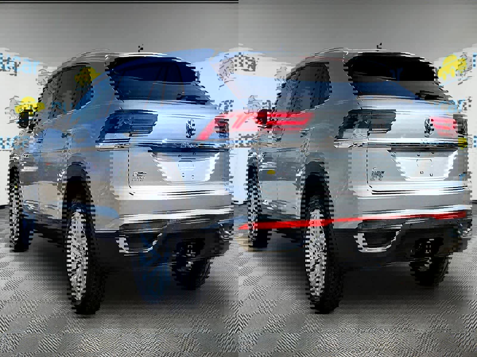 Used 2023 Volkswagen Atlas Cross Sport SE w/ Panoramic Sunroof Package image 4