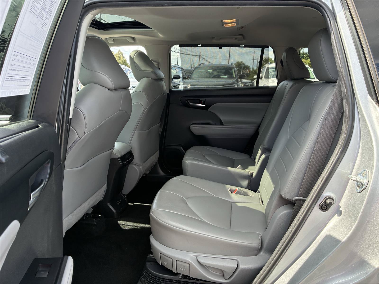 Used 2020 Toyota Highlander XLE w/ Protection Package #3 AWD/4WD image 19