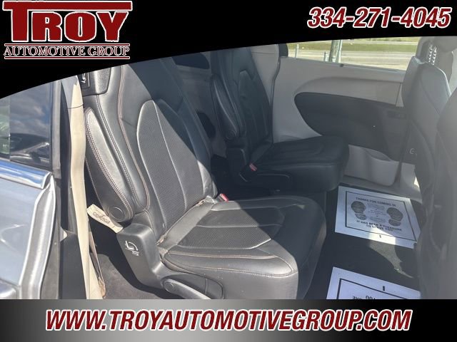 Used 2018 Chrysler Pacifica Touring-L image 19