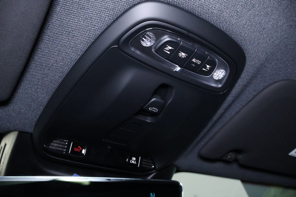 Used 2019 Volvo XC40 T5 R-Design image 27