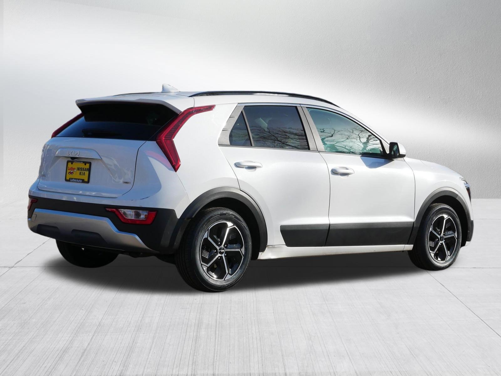 Certified 2024 Kia Niro LX image 7
